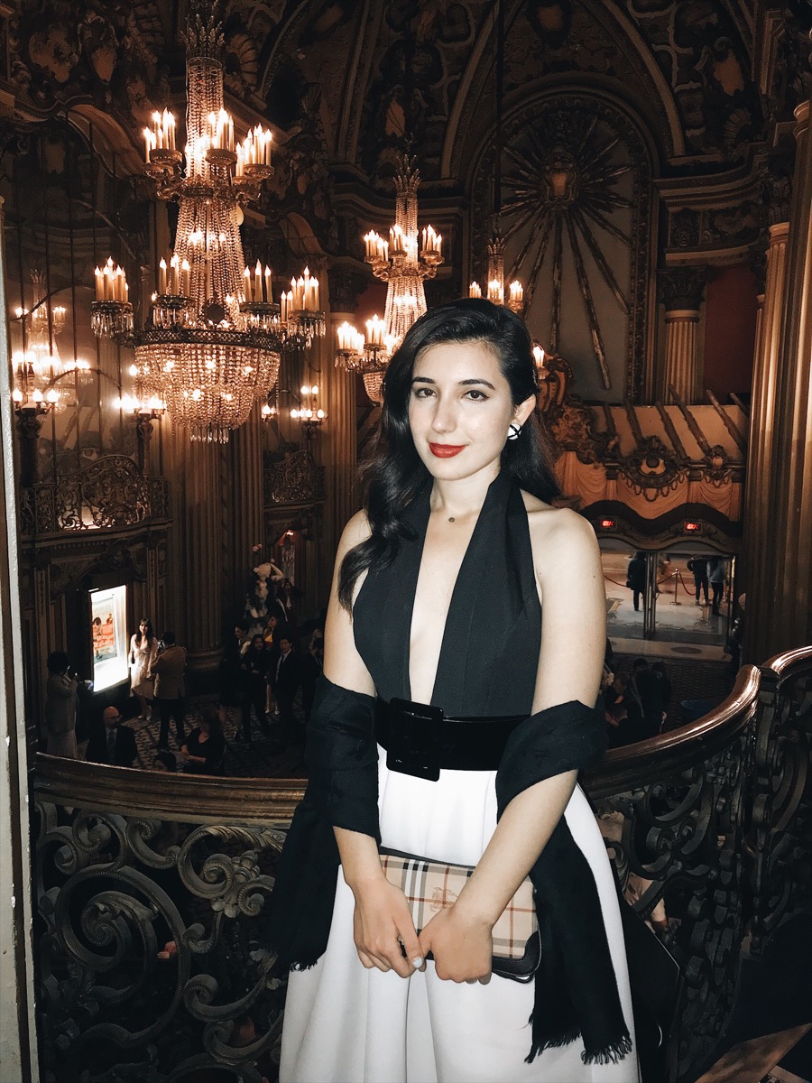 Los Angeles Theatre, Old Hollywood, glamour, ASOS, retro dress, retro earrings, black and white dress, Burberry, Burberry purse, curly hair, red lips, Downtown Los Angeles, historic Los Angeles, LA style, Roman Holiday, Audrey Hepburn, clutch, strapped heel, shawl, Louis Vuitton, halter dress